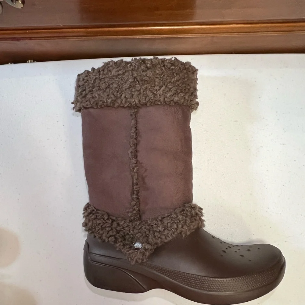 CROCS Chocolate Sherpa Lined Boots - Picture 9 of 12